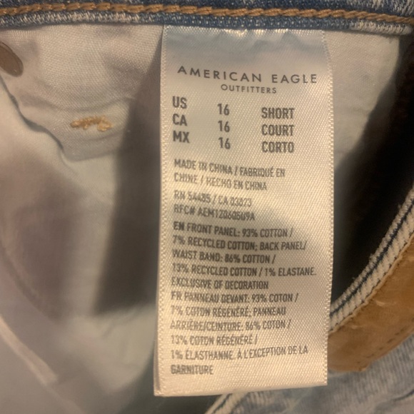Women’s American Eagle Strigid High Rise Jeans Size 16 Short petite Mom Jeans - Picture 4 of 6